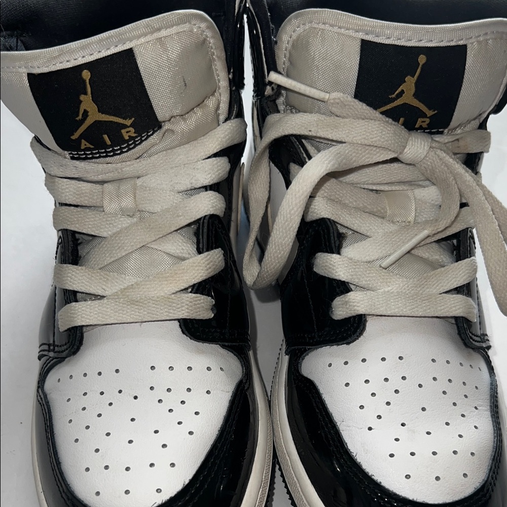 Youth Nike Air Jordan 1 Mid size 5Y - Picture 2 of 11